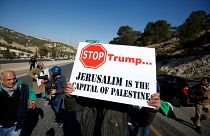 Δυτική Όχθη: Διαδήλωση Παλαιστινίων κατά του Ντόναλντ Τραμπ