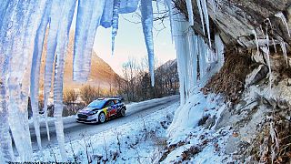 Thierry Neuville na frente no Rali de Monte-Carlo