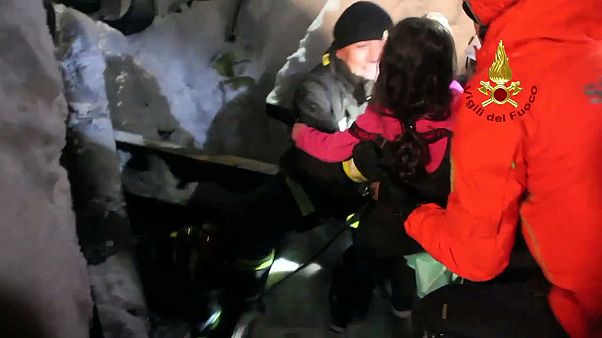 Weitere Überlebende aus verschüttetem Hotel befreit Weitere Überlebende aus verschüttetem Hotel befreit