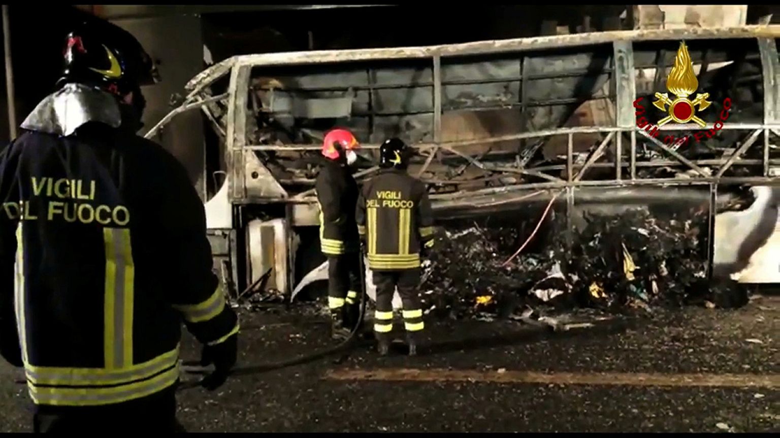 Testnevelő tanár mentette a gyerekeket a buszból