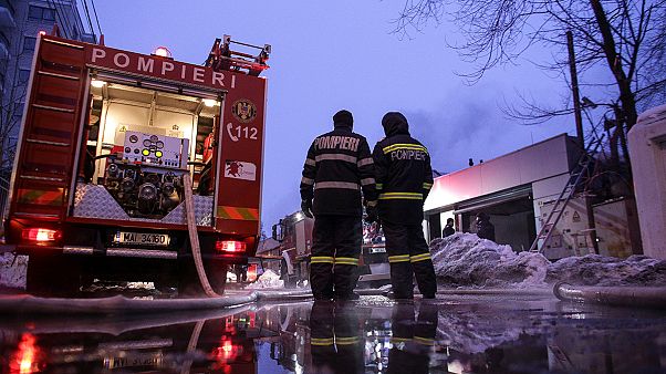 Cerca de 40 heridos en un incendio declarado en una discoteca de Bucarest Cerca de 40 heridos en un incendio declarado en una discoteca de Bucarest