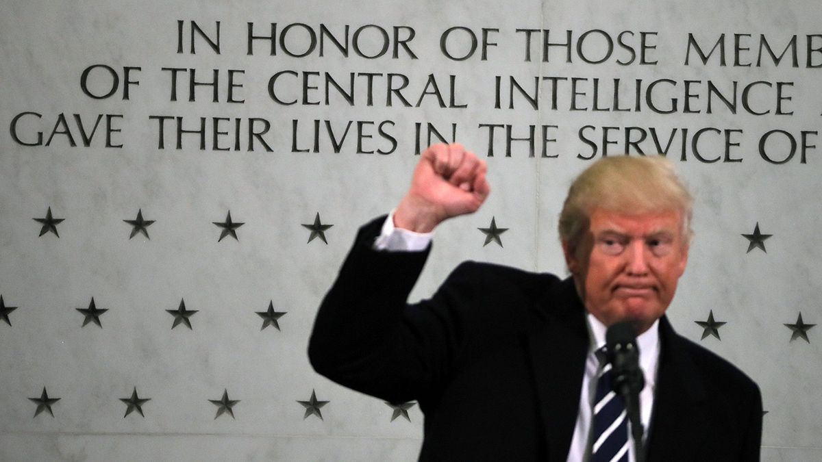 Trump diz "adorar e respeitar a CIA"