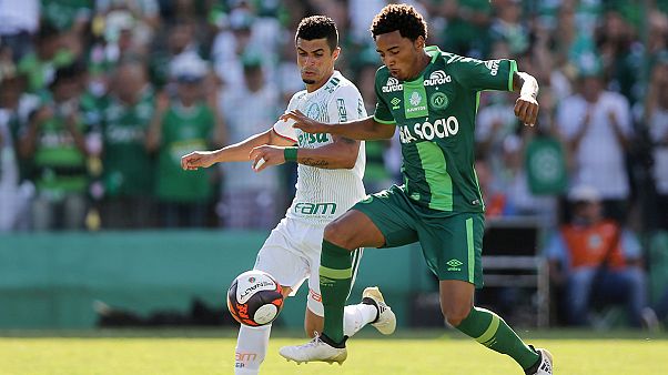 البرازيل: نادي شابيكوينسي يعود إلى الملاعب بعد حادث تحطم طائرته البرازيل: نادي شابيكوينسي يعود إلى الملاعب بعد حادث تحطم طائرته