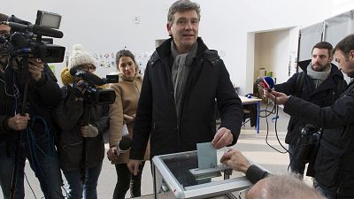 Primaries begin in France to choose Socialist presidential