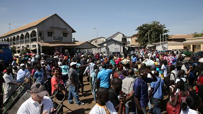 رئيس غامبيا السابق يحي جامع يغادر البلاد إلى منفاه في غينيا...الغامبيون يتنفسون الصّعداء