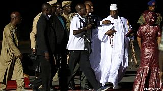 Gambia, parte in esilio il presidente sconfitto. Si allontana lo spettro della guerra civile