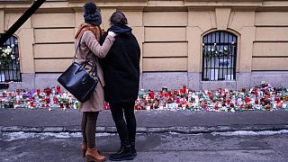Τελετές στη μνήμη των θυμάτων έξω από το κοινοβούλιο στη Βουδαπέστη
