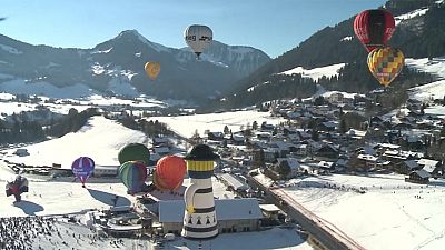 Balões de ar quente nos céus da Suíça