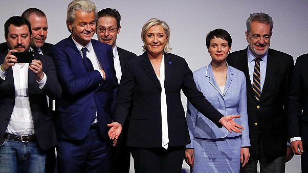 Rummel um Rechtspopulisten: Le Pen, Petry und Wilders in Koblenz Rummel um Rechtspopulisten: Le Pen, Petry und Wilders in Koblenz