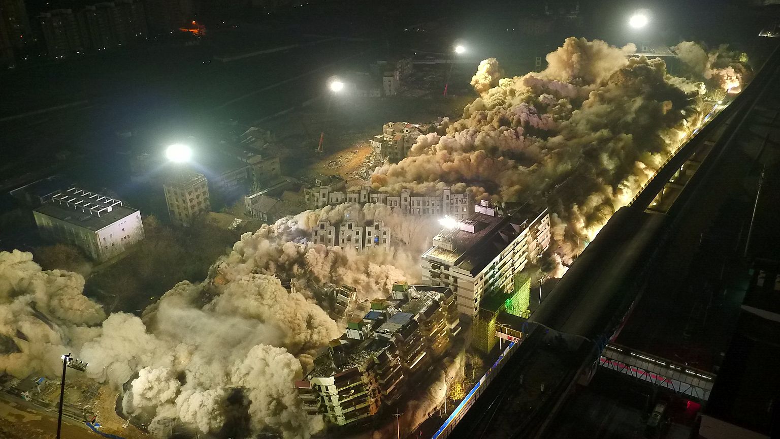 19 buildings demolished in 10 seconds- China