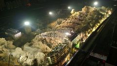 19 buildings demolished in 10 seconds- China