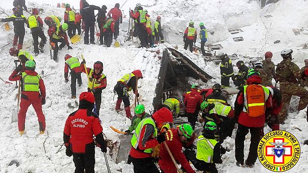 Recuperado el séptimo cuerpo sin vida del hotel sepultado bajo el alud en Italia Recuperado el séptimo cuerpo sin vida del hotel sepultado bajo el alud en Italia