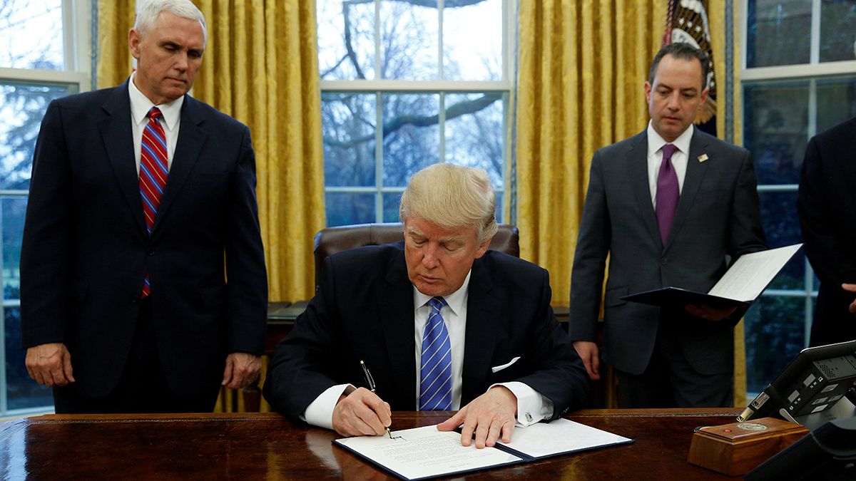 Donald Trump ilk iş gününde Trans Pasifik İşbirliği'nden çekildi