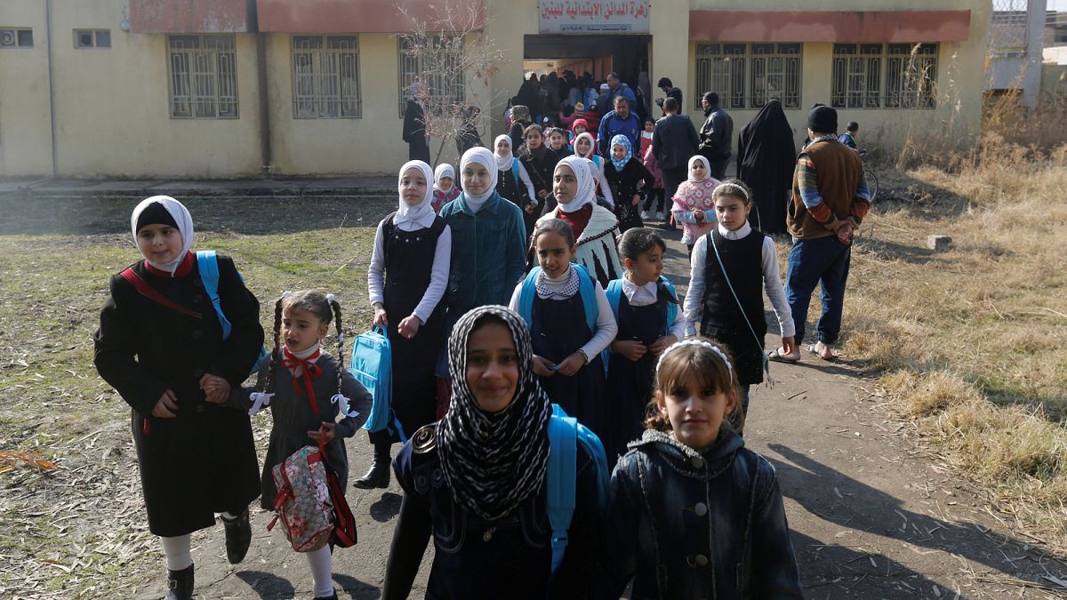 Iraque: Escolas começam a reabrir na zona Este de Mossul