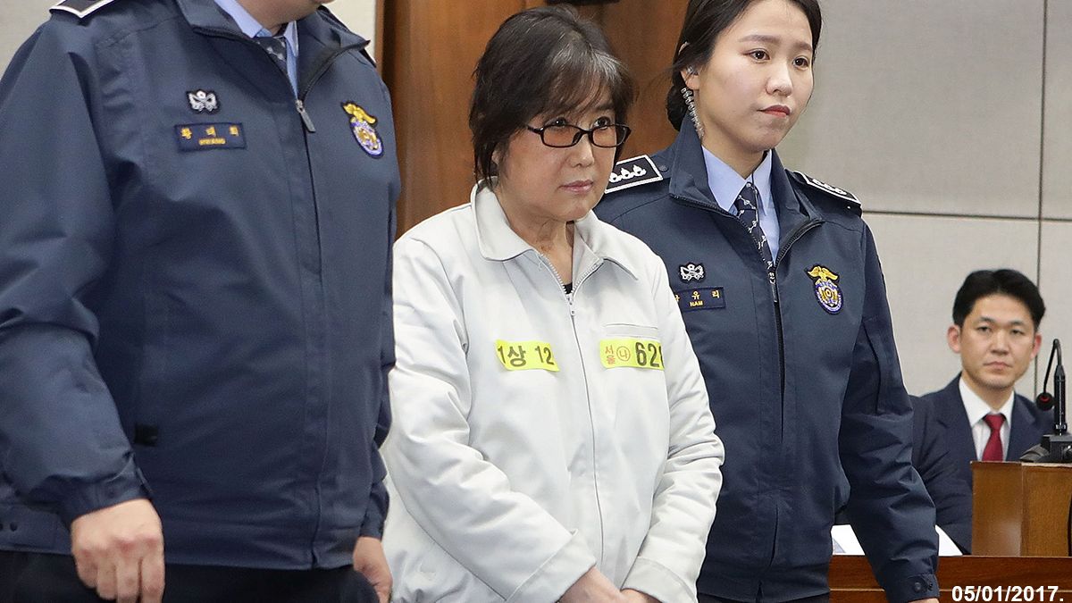 Güney Kore Cumhurbaşkanı Park'ın azledilmesine neden olan arkadaşı suçlamaları reddetti