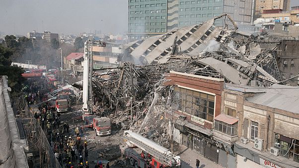 Iran: sale il bilancio dei morti nel crollo del grattacielo a Teheran Iran: sale il bilancio dei morti nel crollo del grattacielo a Teheran