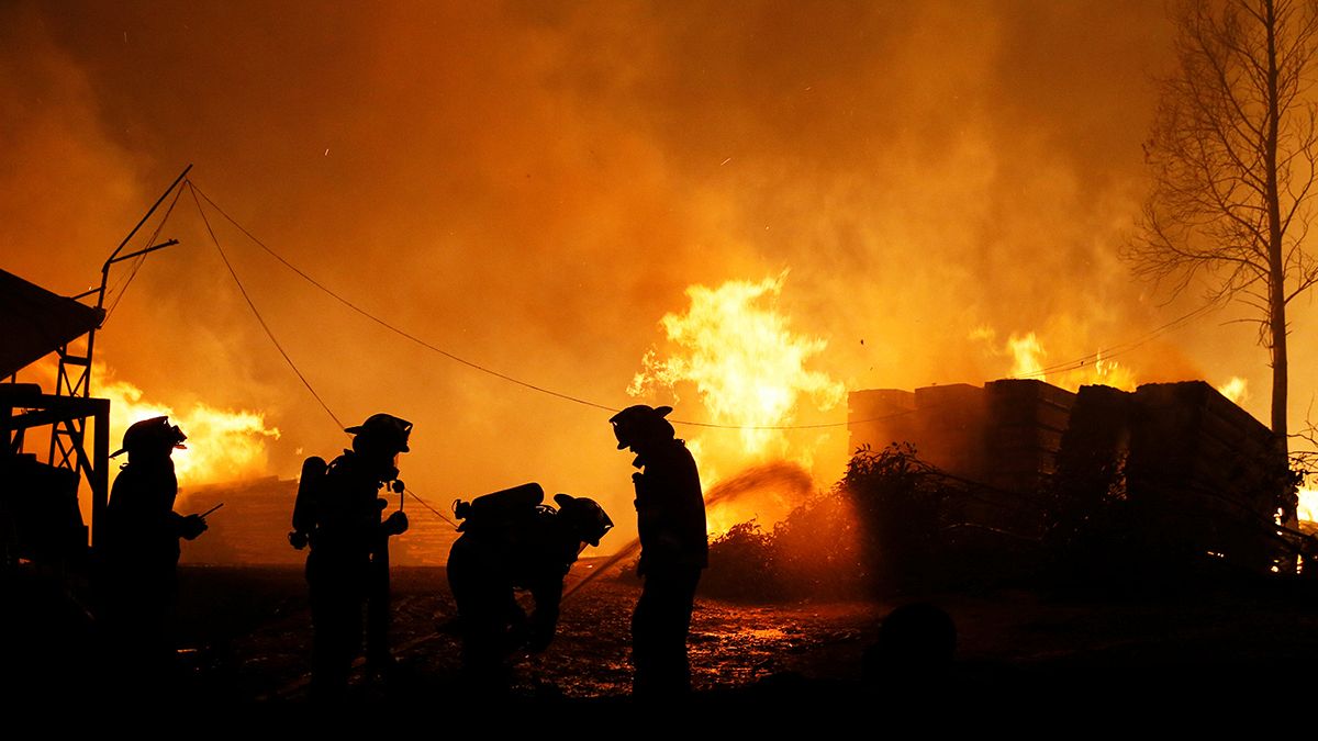Tovább tombol a tűz Chilében