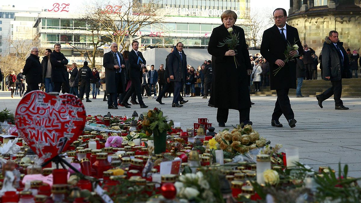 Hollande ve Merkel'den Avrupa'da birlik mesajı