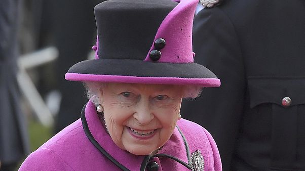 Erster öffentlicher Auftritt der Queen nach schwerer Erkältung Erster öffentlicher Auftritt der Queen nach schwerer Erkältung