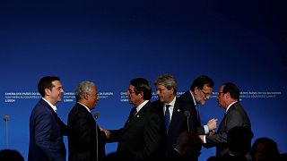 Hollande defende UE unida face a Trump na cimeira de Lisboa