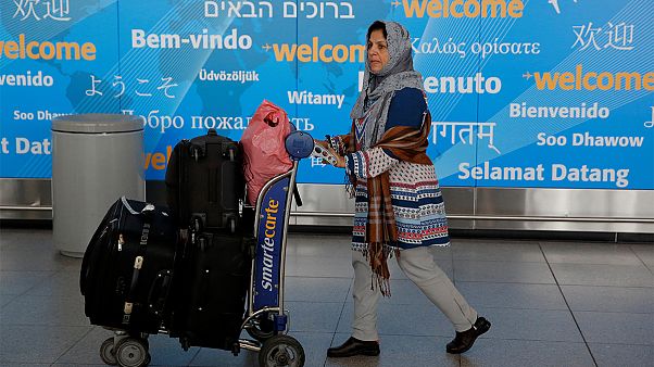 دارندگان گرین کارت هم مشمول فرمان اجرایی ترامپ هستند؛ «ایران مقابله به مثل میکند» دارندگان گرین کارت هم مشمول فرمان اجرایی ترامپ هستند؛ «ایران مقابله به مثل میکند»