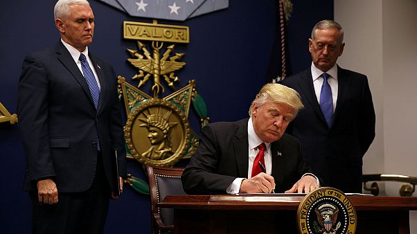 Trump: a beutazási tilalom után egy nappal már nem engedtek repülni több utast Trump: a beutazási tilalom után egy nappal már nem engedtek repülni több utast