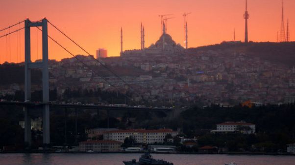 Fitch, Türkiye'nin notunu 'yatırım yapılabilir' seviyenin altına çekti Fitch, Türkiye'nin notunu 'yatırım yapılabilir' seviyenin altına çekti