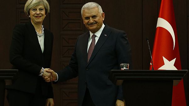 May in Turchia per parlare di commercio e Brexit. Trump sempre dietro l'angolo May in Turchia per parlare di commercio e Brexit. Trump sempre dietro l'angolo