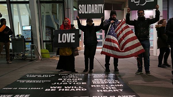 USA: protesta al JFK dopo il fermo dei rifugiati USA: protesta al JFK dopo il fermo dei rifugiati