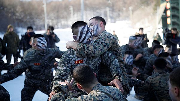 Corée du Sud : corps-à-corps militaire dans la neige Corée du Sud : corps-à-corps militaire dans la neige