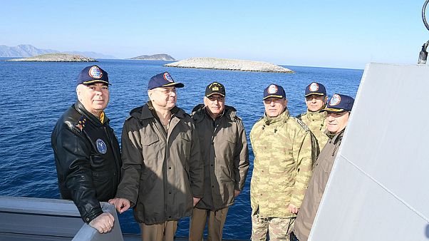 Hulusi Akar'ın 'gerginliğe neden olan' Kardak Kayalıkları ziyareti Hulusi Akar'ın 'gerginliğe neden olan' Kardak Kayalıkları ziyareti