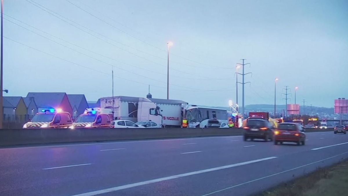 Súlyos tömegkarambol egy francia autópályán