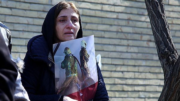 گزارش تصویری؛ وداع مردم تهران با آتشنشانان جانباخته در حادثه پلاسکو گزارش تصویری؛ وداع مردم تهران با آتشنشانان جانباخته در حادثه پلاسکو
