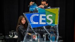 Image: Workers serve beverages from an ice sculpture during the Consumer El
