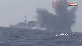 Fragata saudita atingida por míssil huti ao largo do Iémen (vídeo)