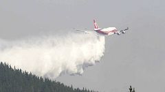 "Supertanque" americano e "Luchin" russo juntos na luta aos incêndios do Chile