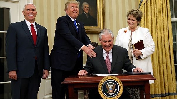 Usa. Ex-ad Exxon Mobil Rex Tillerson ha giurato come Segretario di Stato Usa. Ex-ad Exxon Mobil Rex Tillerson ha giurato come Segretario di Stato
