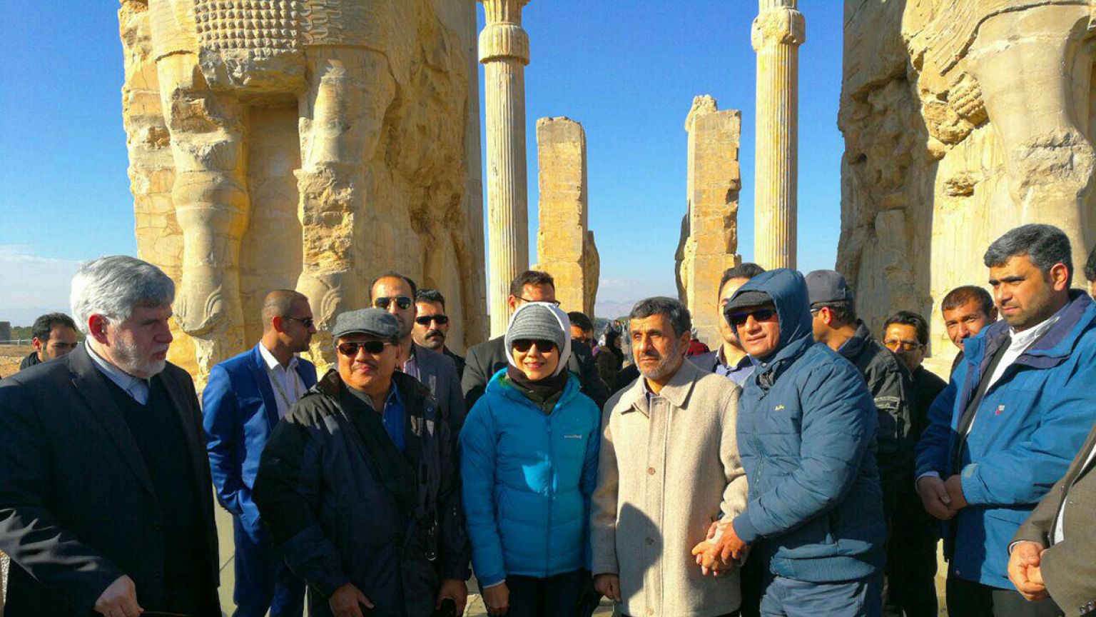 بازدید احمدی‌نژاد از تخت جمشید در «دهه فجر»: رونمایی از جریان «ملی ـ انقلابی»