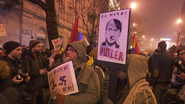 Ellentüntetők fogadták Vlagyimir Putyint Budapesten Ellentüntetők fogadták Vlagyimir Putyint Budapesten