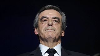 Fillon'a kendi safından "adaylığını geri çek" çağrısı