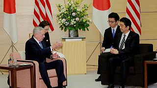 وزیر دفاع آمریکا: «شانه به شانه ژاپن ایستاده ایم»