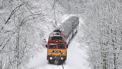 Image: A train crosses the Cuha Valley during heavy snowfall near Vinnye, H