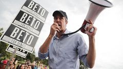 Image: Beto O'Rourke Campaigns In Waco And Austin, Texas