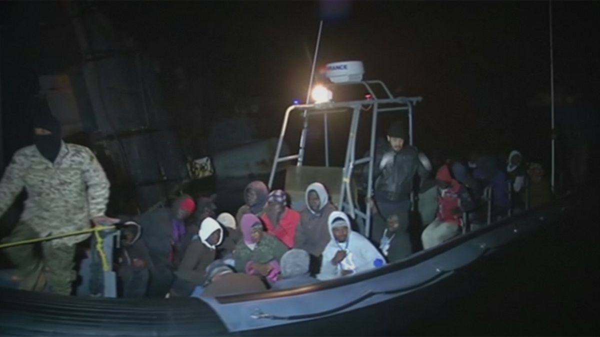 Grupo de 110 migrantes intercetado na Líbia