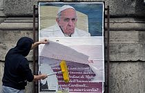 انتقاد آشکار از پاپ فرانچسکو در پوسترهایی بر دیوارهای رم