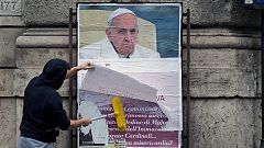 Papstkritische Plakate in Rom: Wer steckt dahinter?