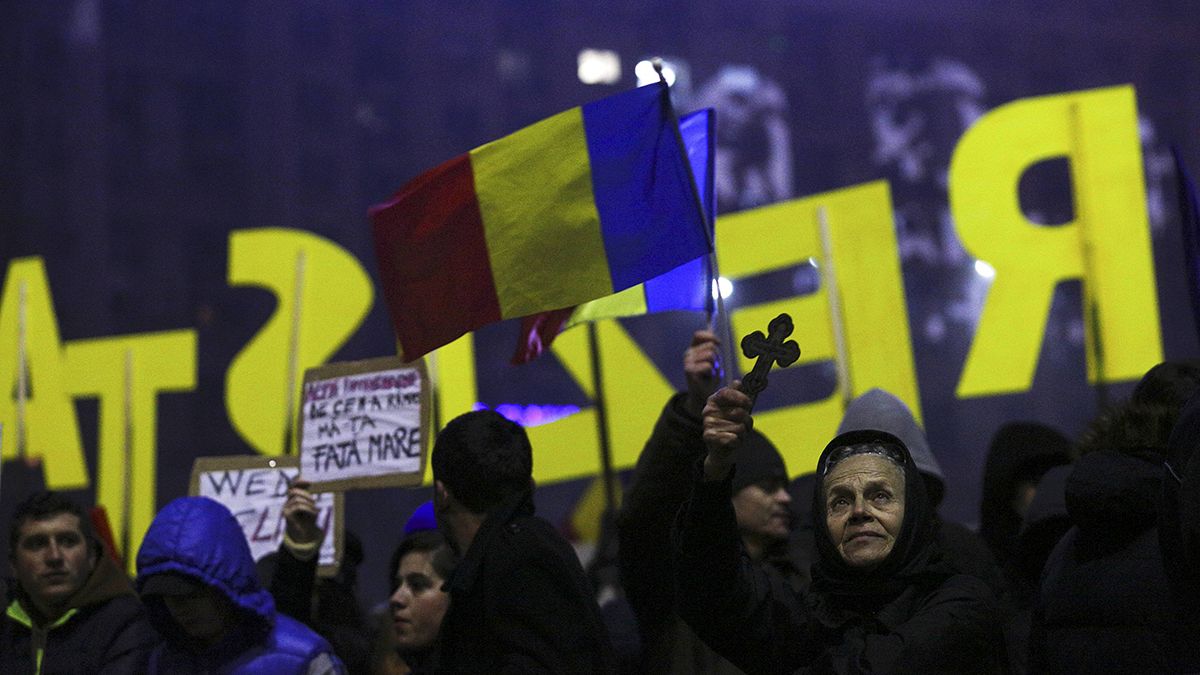 Ismét százezres tömeg tüntet Bukarestben