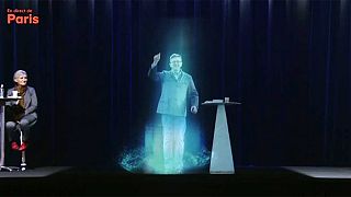 Cumhurbaşkanı adayı Melenchon'dan hologramlı mesaj