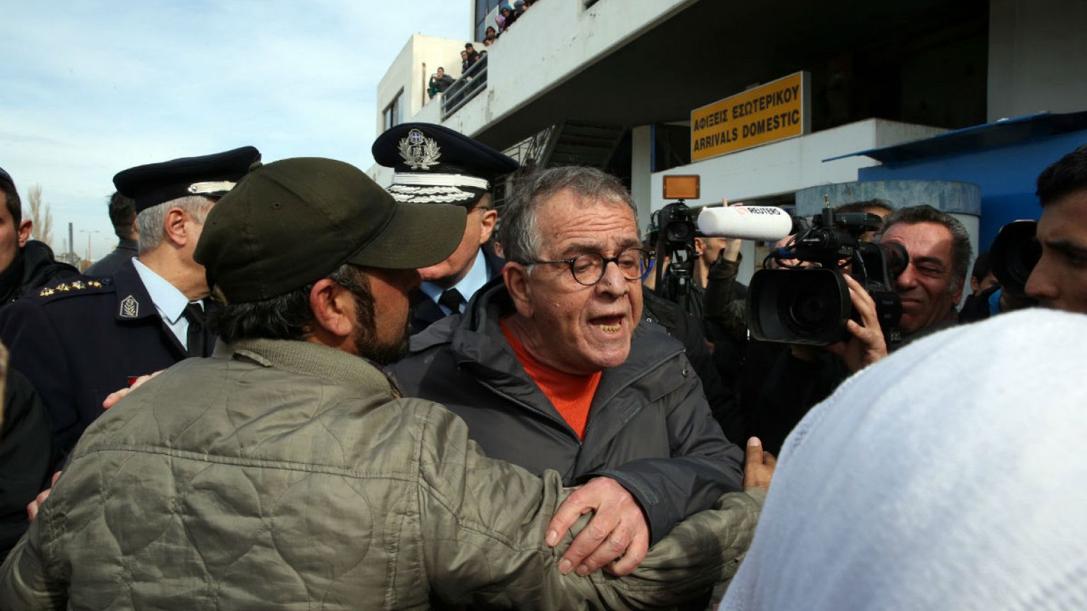 Ένταση στο Ελληνικό κατά την επίσκεψη του Γιάννη Μουζάλα