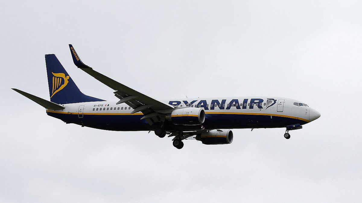 Prezzi dei biglietti (e utili) in picchiata: fine 2016 nero per Ryanair